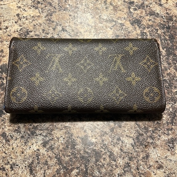 Louis Vuitton Wallet - Picture 11 of 12